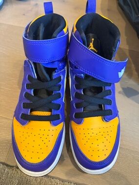 Jordan Youth Fly Easy High-Top Sneakers in Purple & Gold